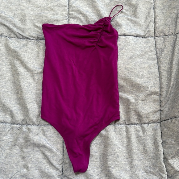 Wilfred Tops - Wilfred Free One Shoulder Bodysuit